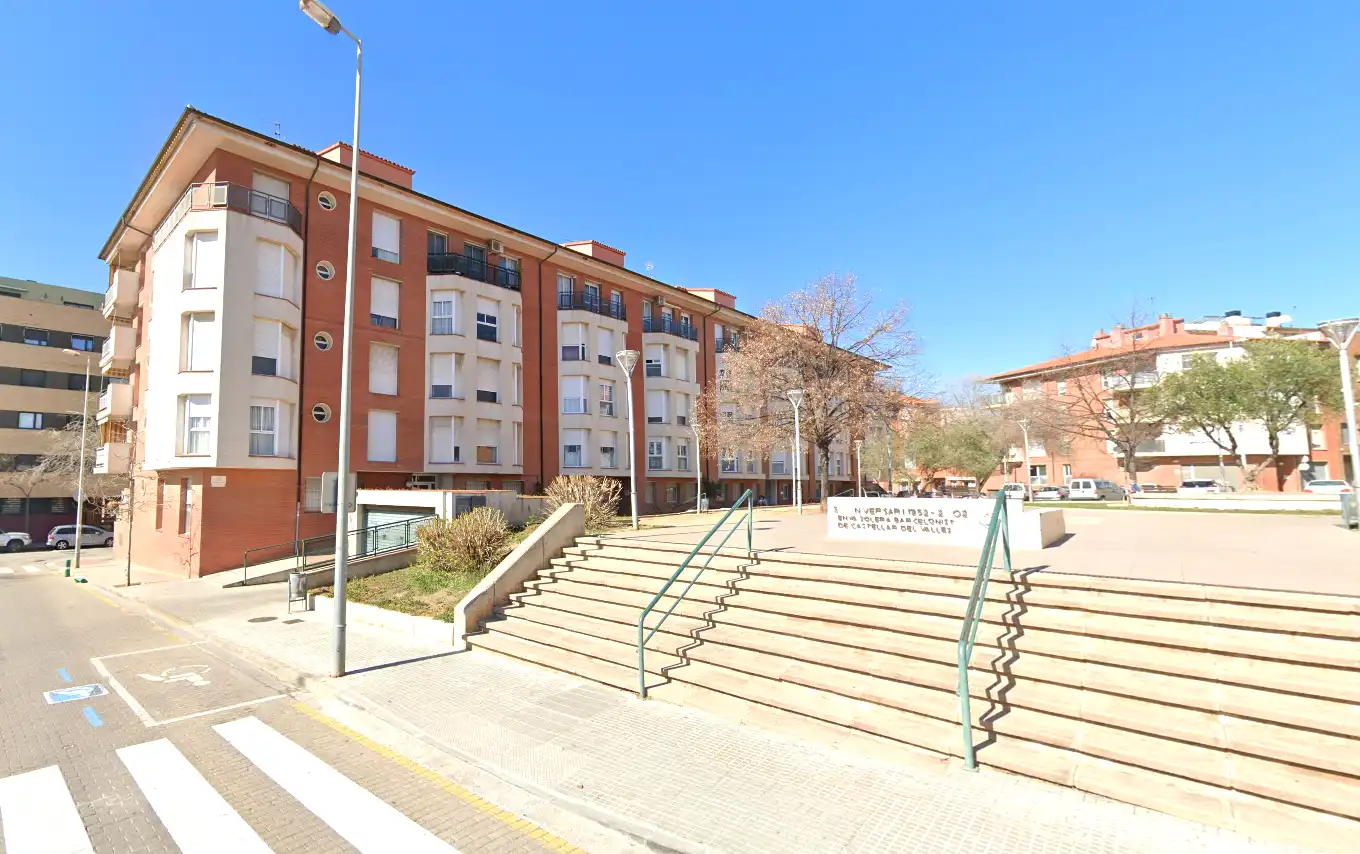 Piso en venta en Plaça Emili Altimira i Alsina, Castellar del Vallès, Spain, imagen 2