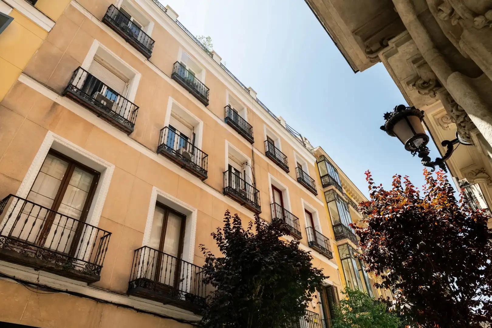 Vista exterior de Piso en venta en Madrid con Balcón