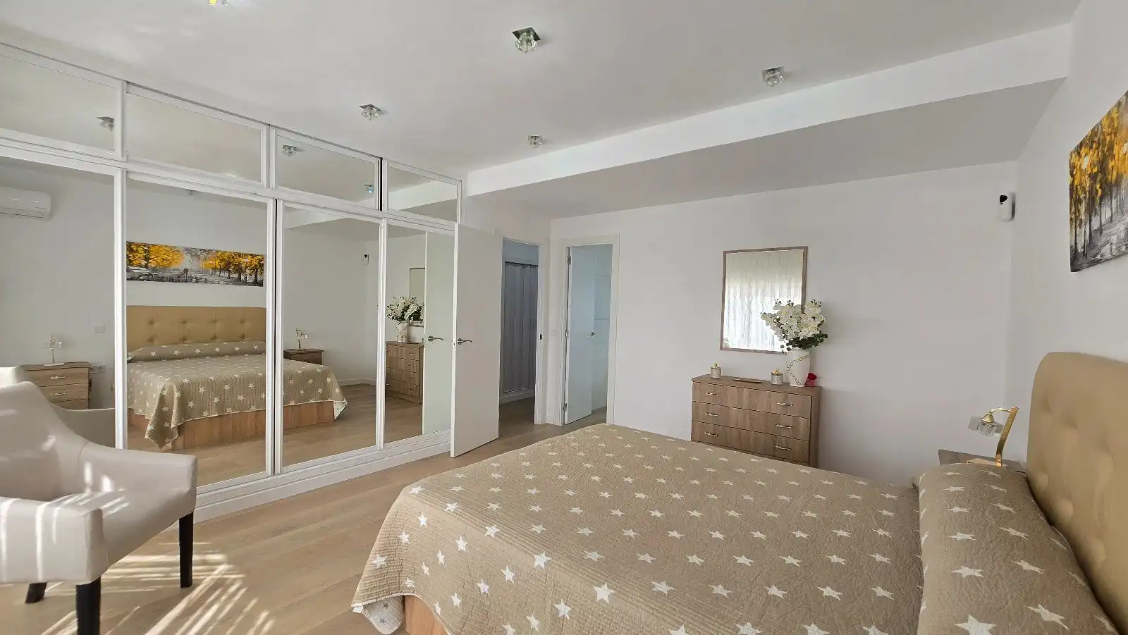 Dormitori de Casa o xalet en venda en Torremolinos amb Aire condicionat, Terrassa i Traster