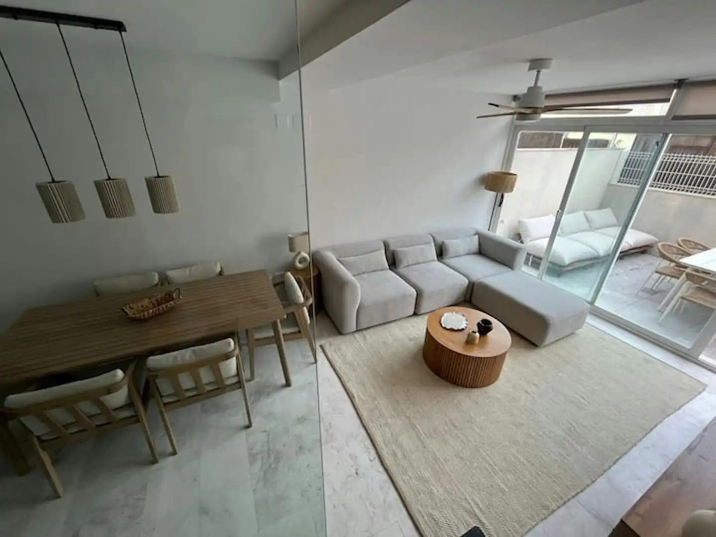 Sala de estar de Piso de alquiler en Jávea / Xàbia con Aire acondicionado, Jardín privado y Amueblado