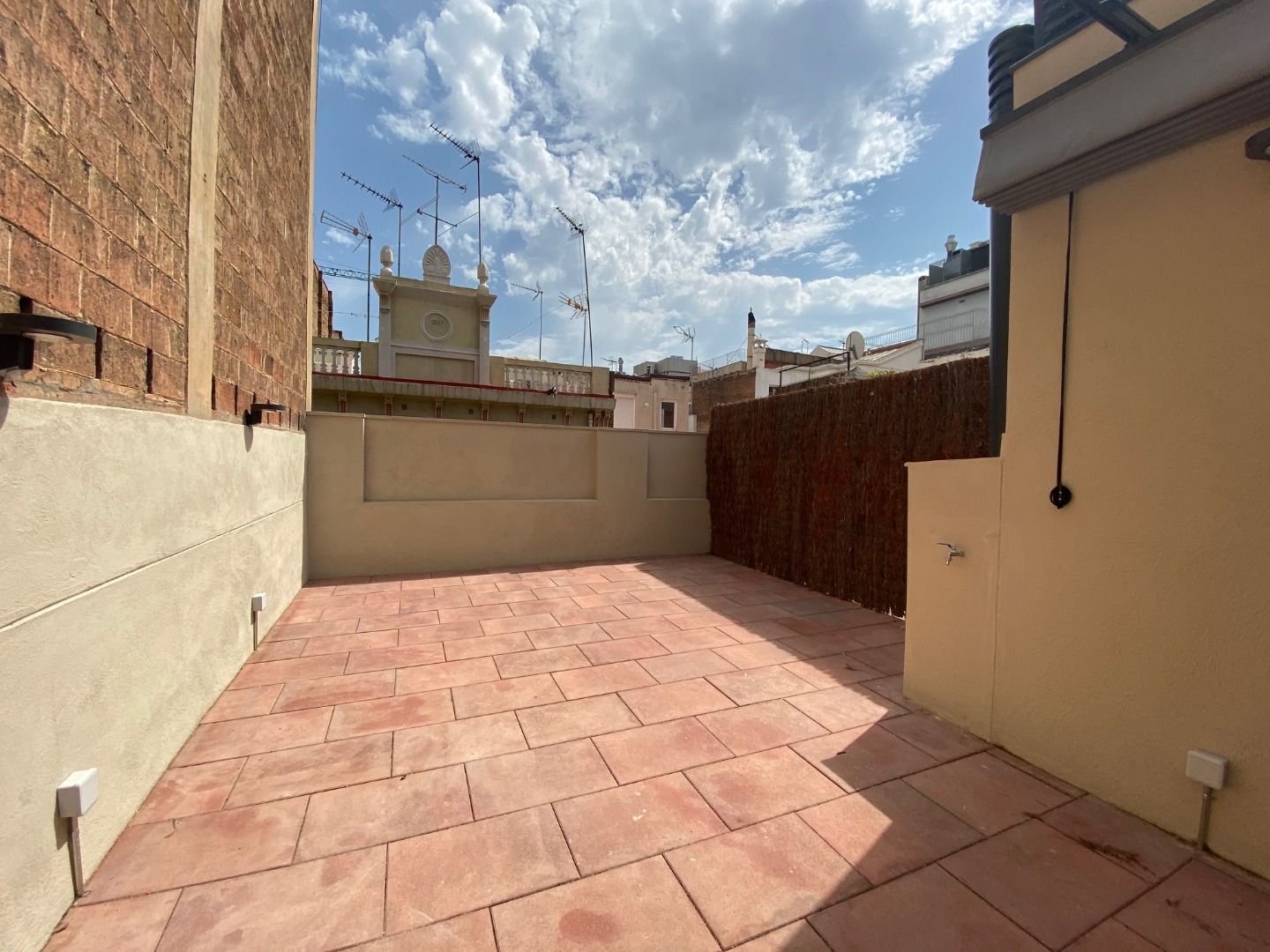 Terrace of Attic to rent in  Barcelona Capital  with Air Conditioner, Heating and Parquet flooring
