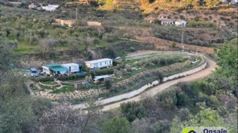 Oportunidad única en Monda – Terreno de 4.000 m² con 2 casas prefabricadas