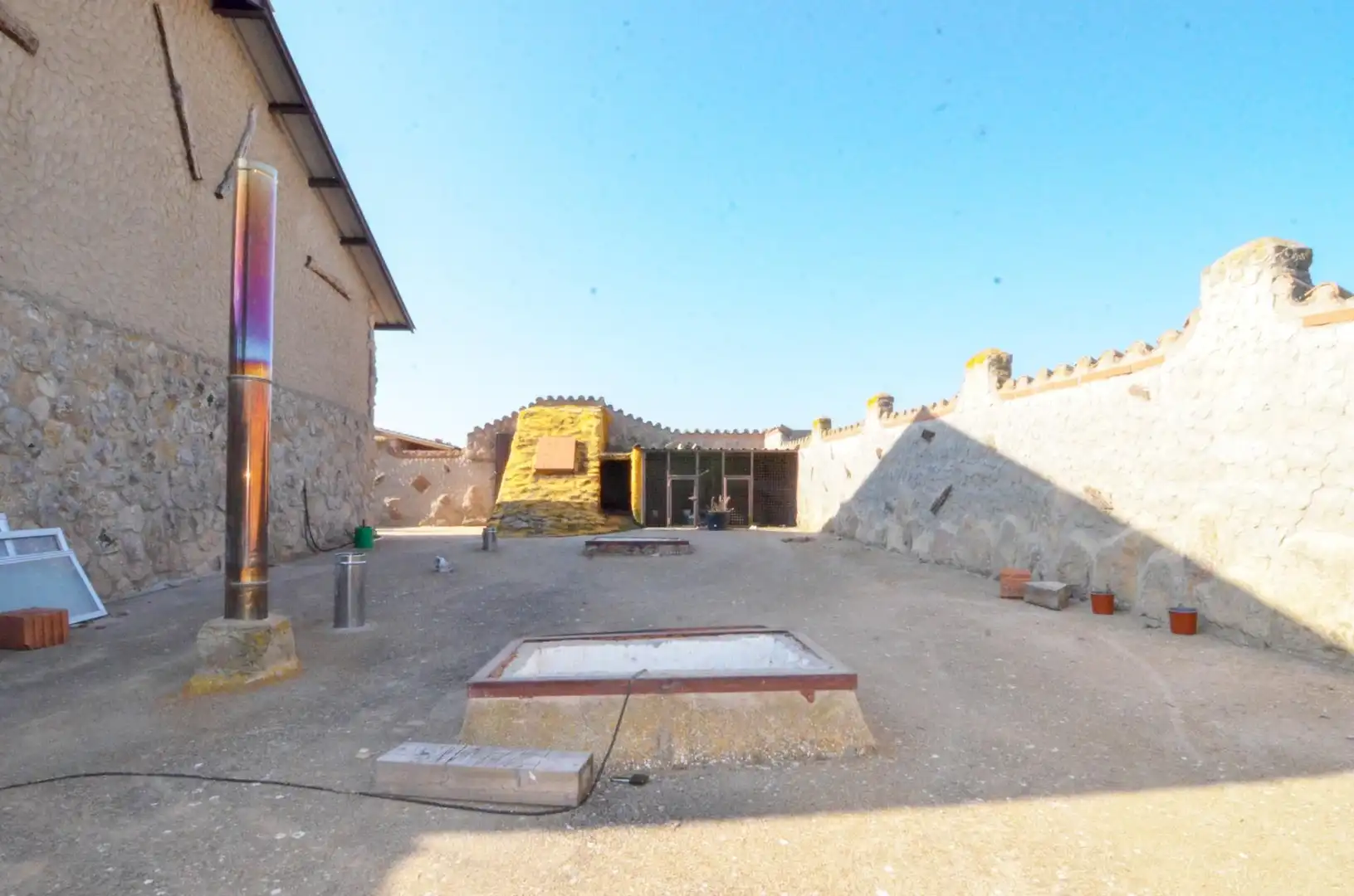 Exterior view of Industrial buildings for sale in Calvarrasa de Arriba