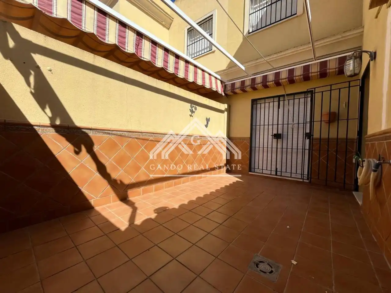 Garden of Houses for sale in Dos Hermanas  with Air Conditioner