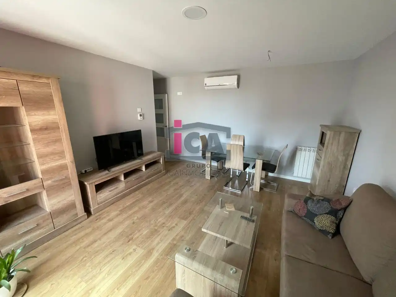 Sala d'estar de Apartament de lloguer en Cáceres amb Aire condicionat, Calefacció i Piscina