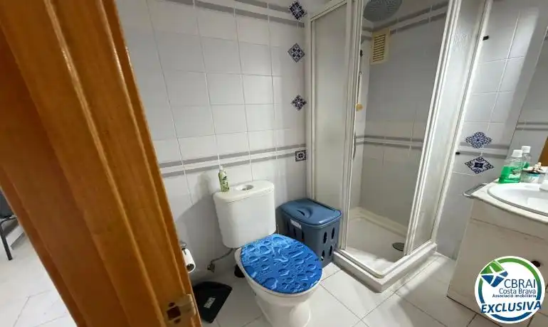 Baño de Estudio en venta en Empuriabrava con Calefacción y Amueblado