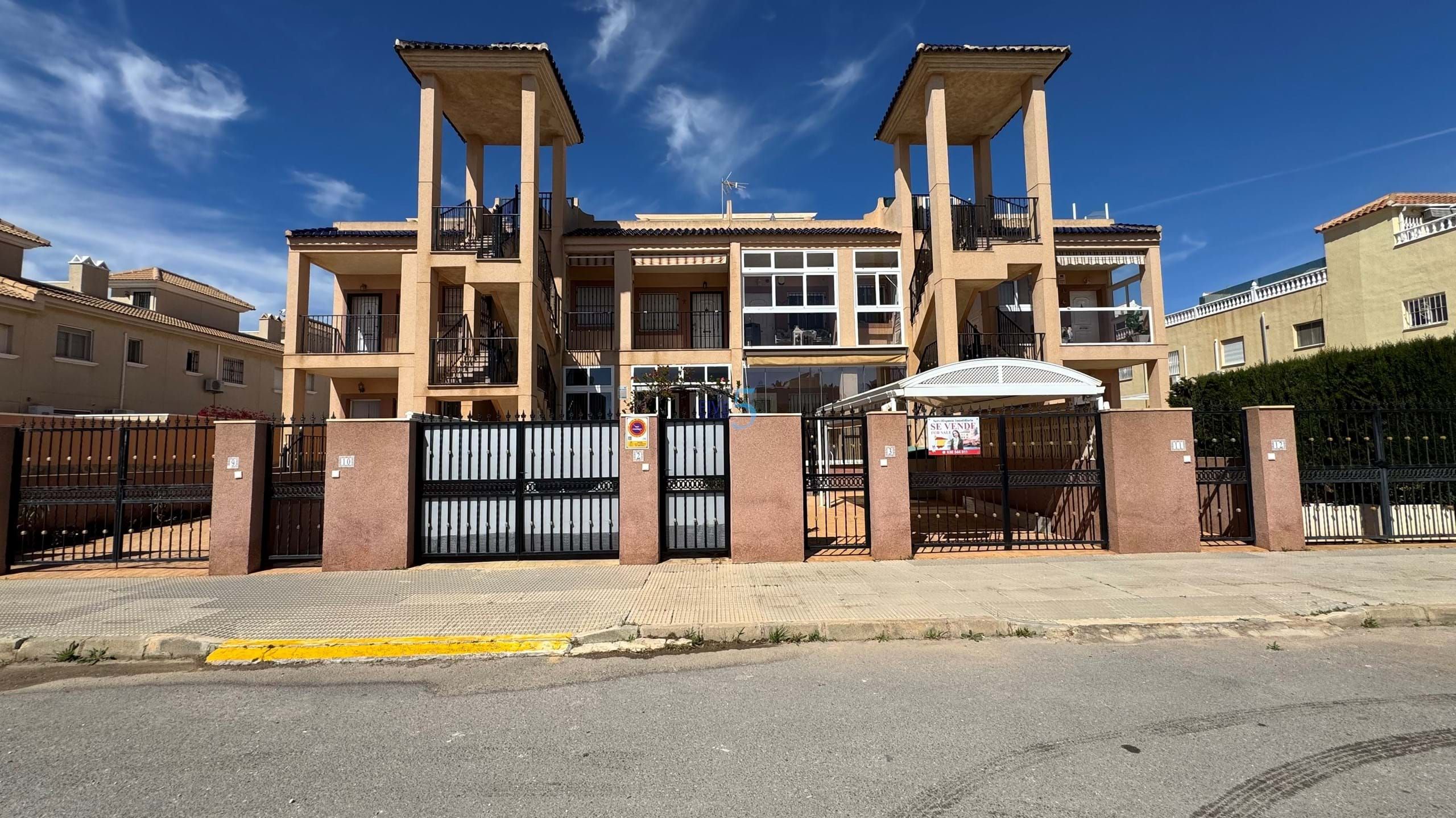 Vista exterior de Pis en venda en Orihuela amb Aire condicionat, Terrassa i Traster
