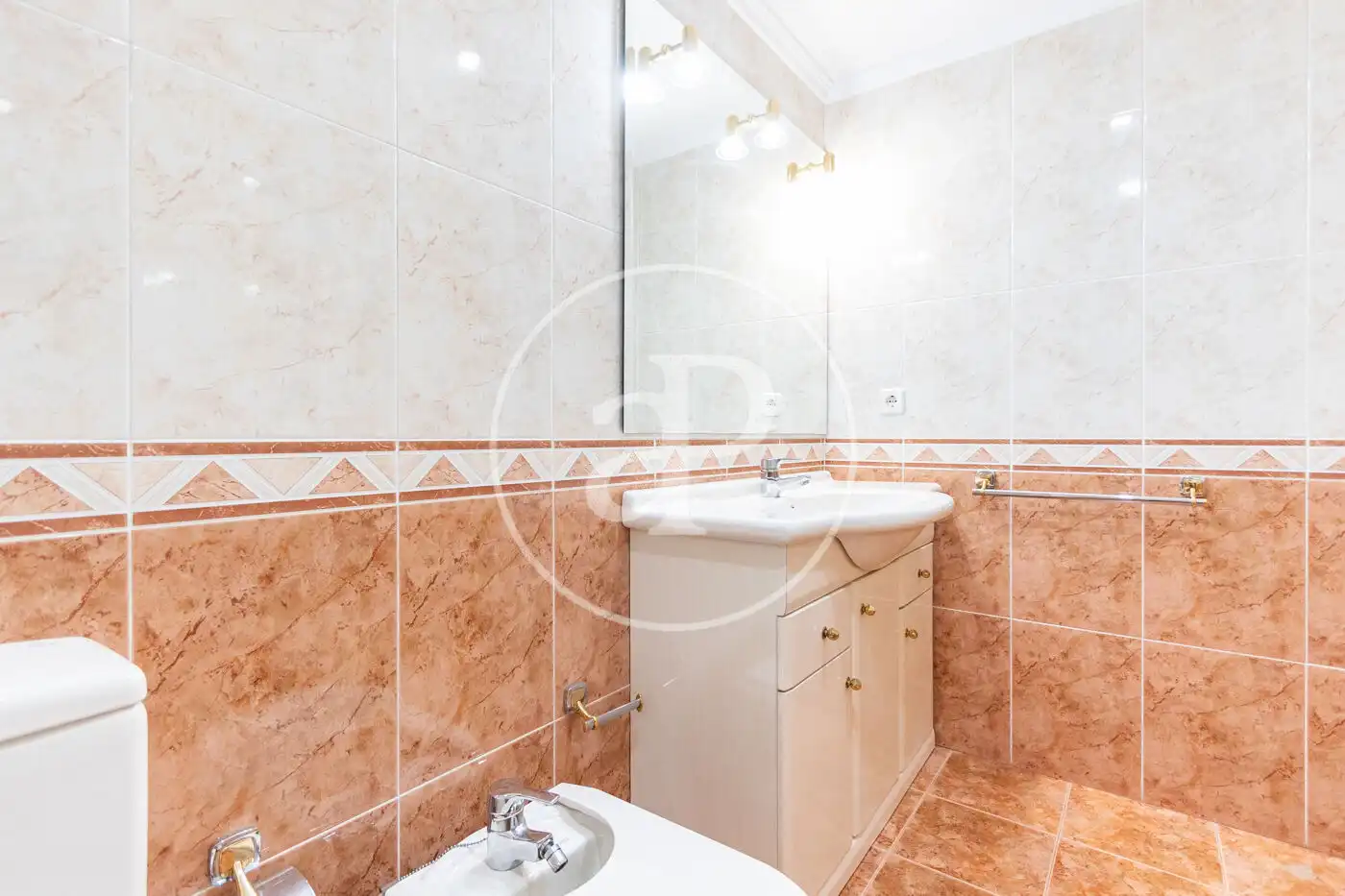 Bathroom of Flat for rent in Valencia  with Air Conditioner, Heating and Furnished