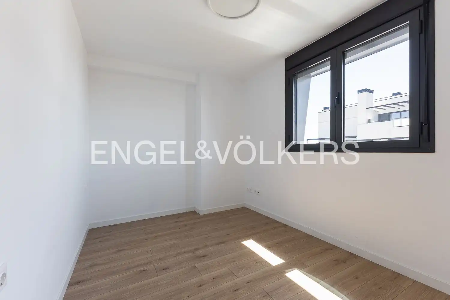 Habitación de Ático de alquiler en Valencia con Aire acondicionado, Calefacción y Trastero