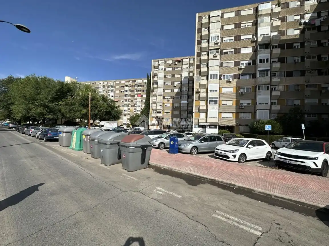 Aparcament de Pis en venda en Alcalá de Henares amb Calefacció i Terrassa