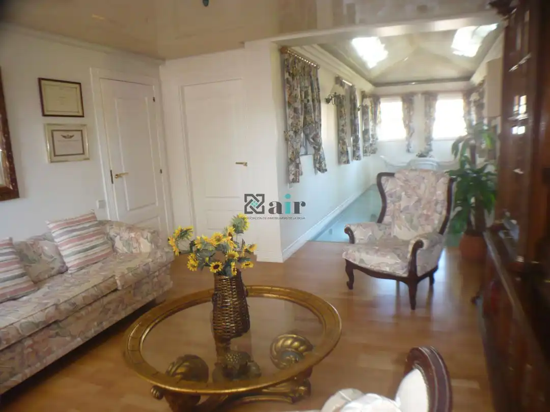 Sala de estar de Casa o chalet en venta en  Logroño con Calefacción, Terraza y Trastero