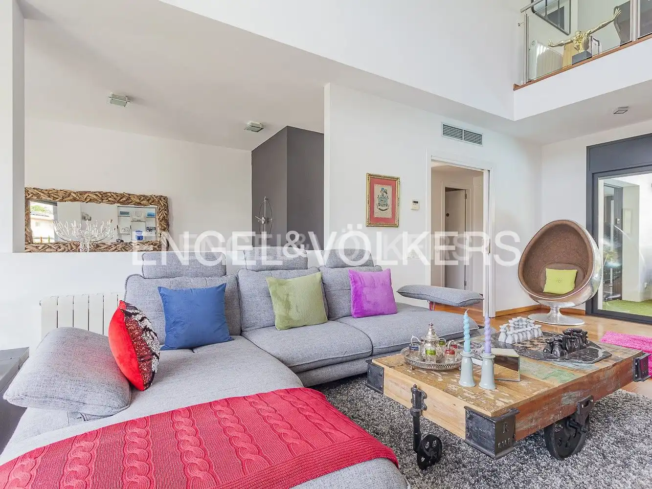Sala d'estar de Casa o xalet en venda en Sant Cugat del Vallès amb Calefacció, Jardí privat i Parquet