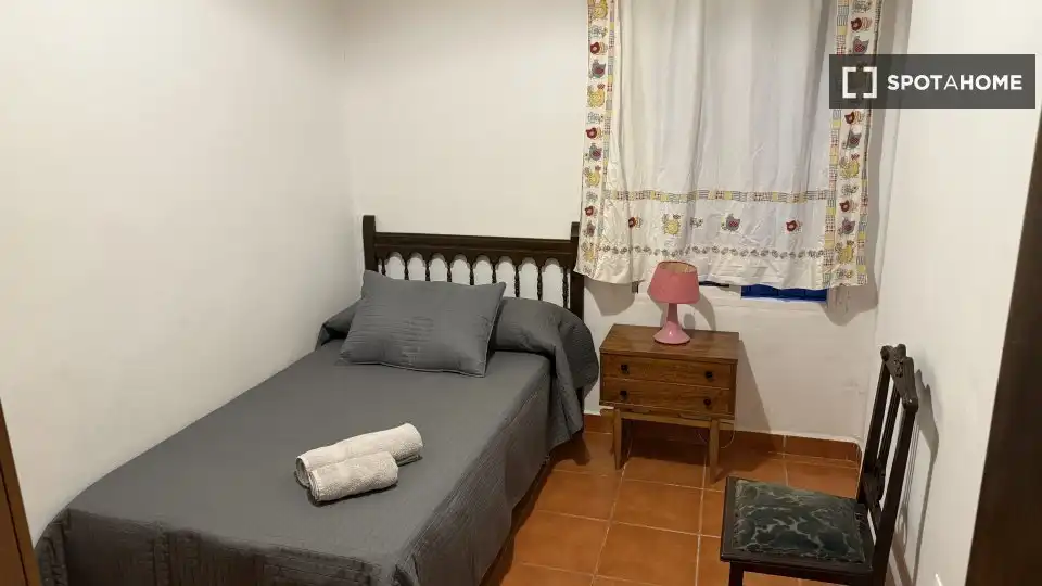 Habitación de Piso de alquiler en Sagunto / Sagunt con Aire acondicionado, Calefacción y Amueblado