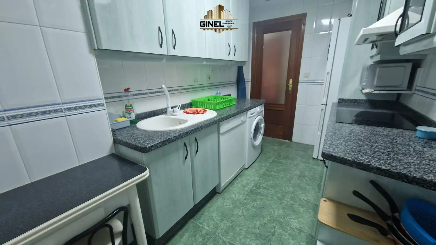 Cocina de Piso en venta en Jaén con Calefacción, Terraza y Balcón