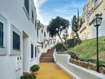 Adossat amb piscina en venda a Nueva Andalucía