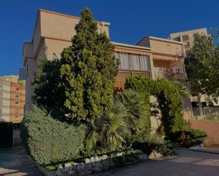 Vista exterior de Casa o xalet en venda en Benicasim / Benicàssim amb Aire condicionat, Terrassa i Piscina