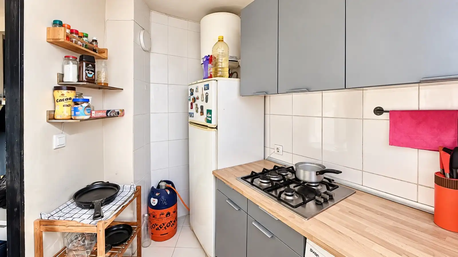 Cuina de Apartament de lloguer en Benidorm amb Aire condicionat, Piscina i Moblat