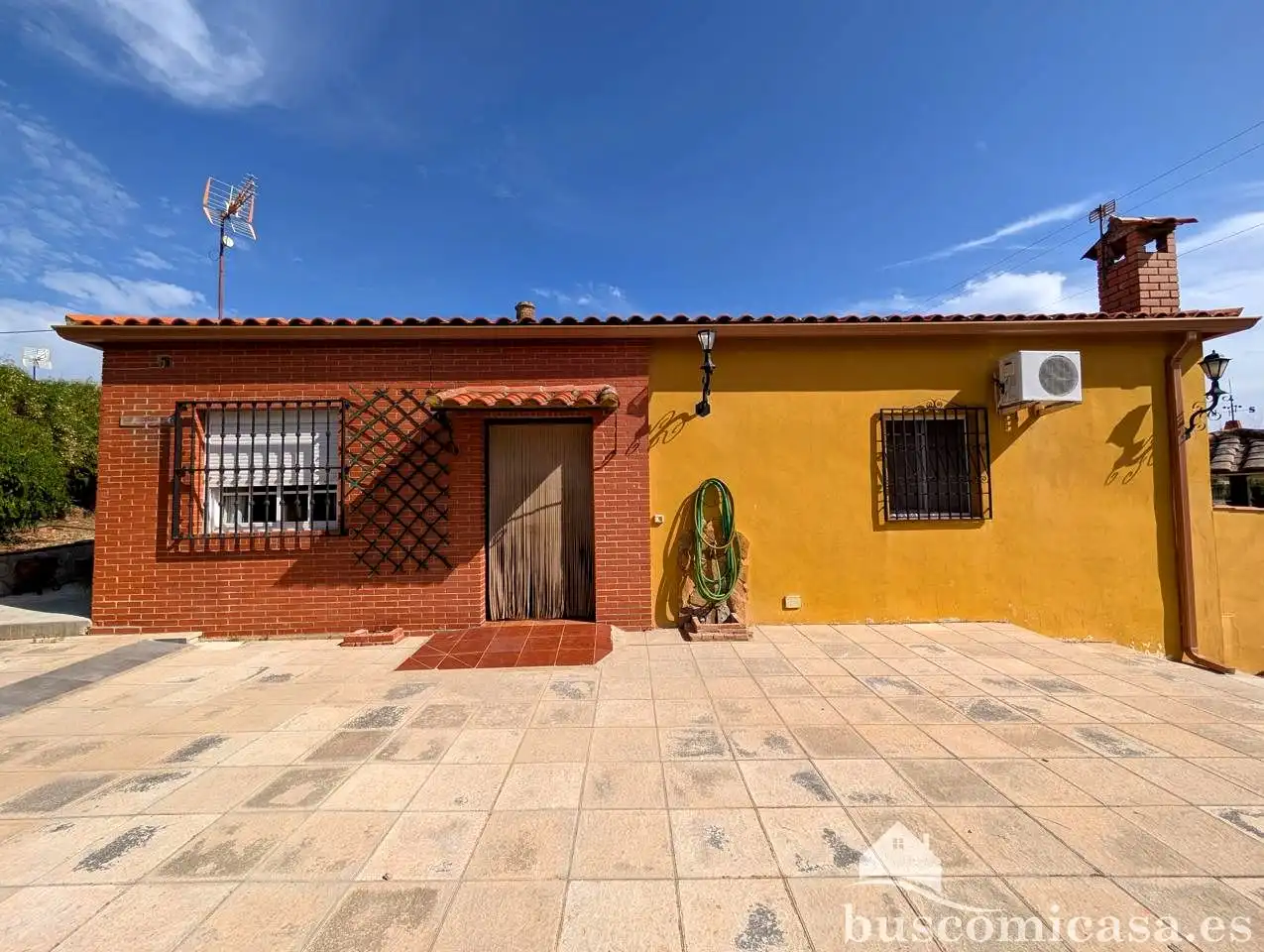 Vista exterior de Finca rústica en venda en Linares amb Aire condicionat, Jardí privat i Terrassa