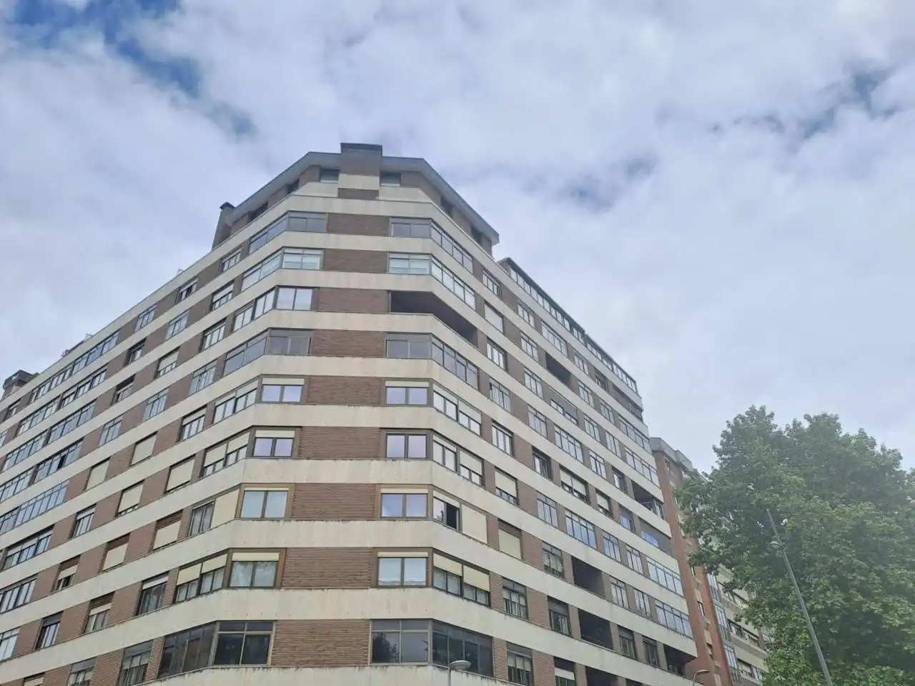 Vista exterior de Pis en venda en Burgos amb Calefacció, Parquet i Terrassa