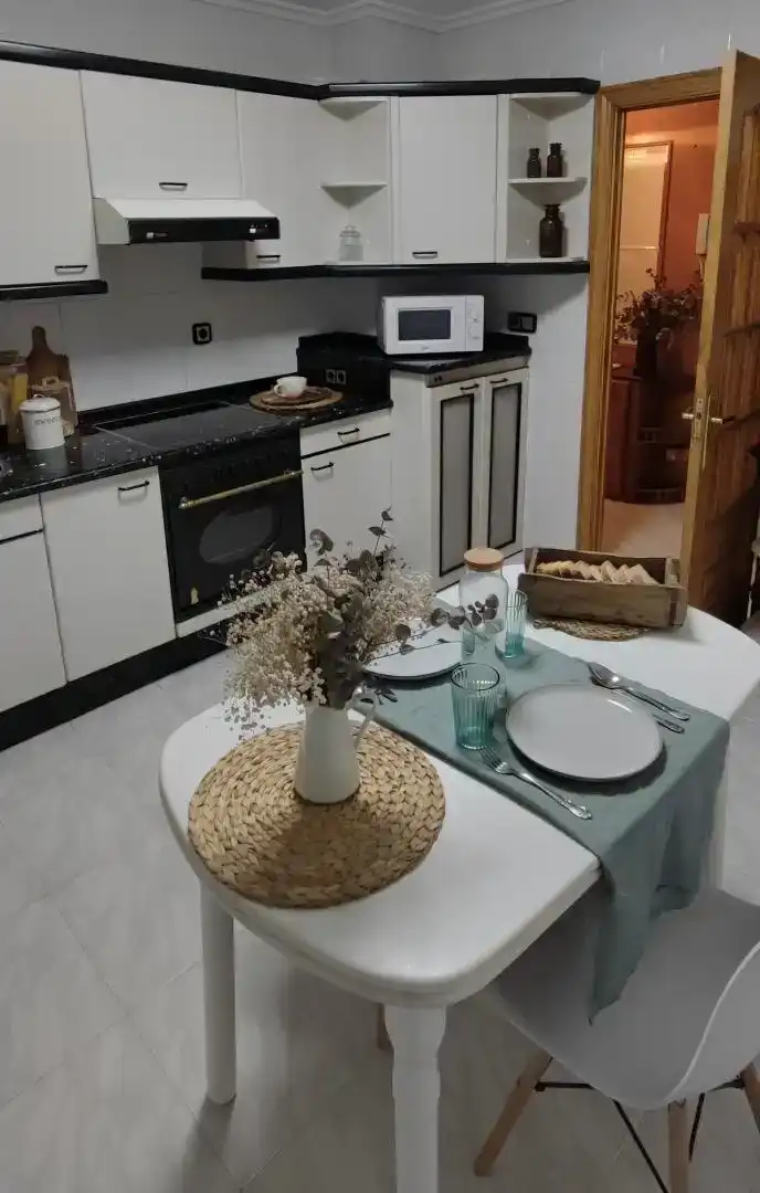 Cuina de Pis en venda en Toreno amb Parquet, Traster i Balcó