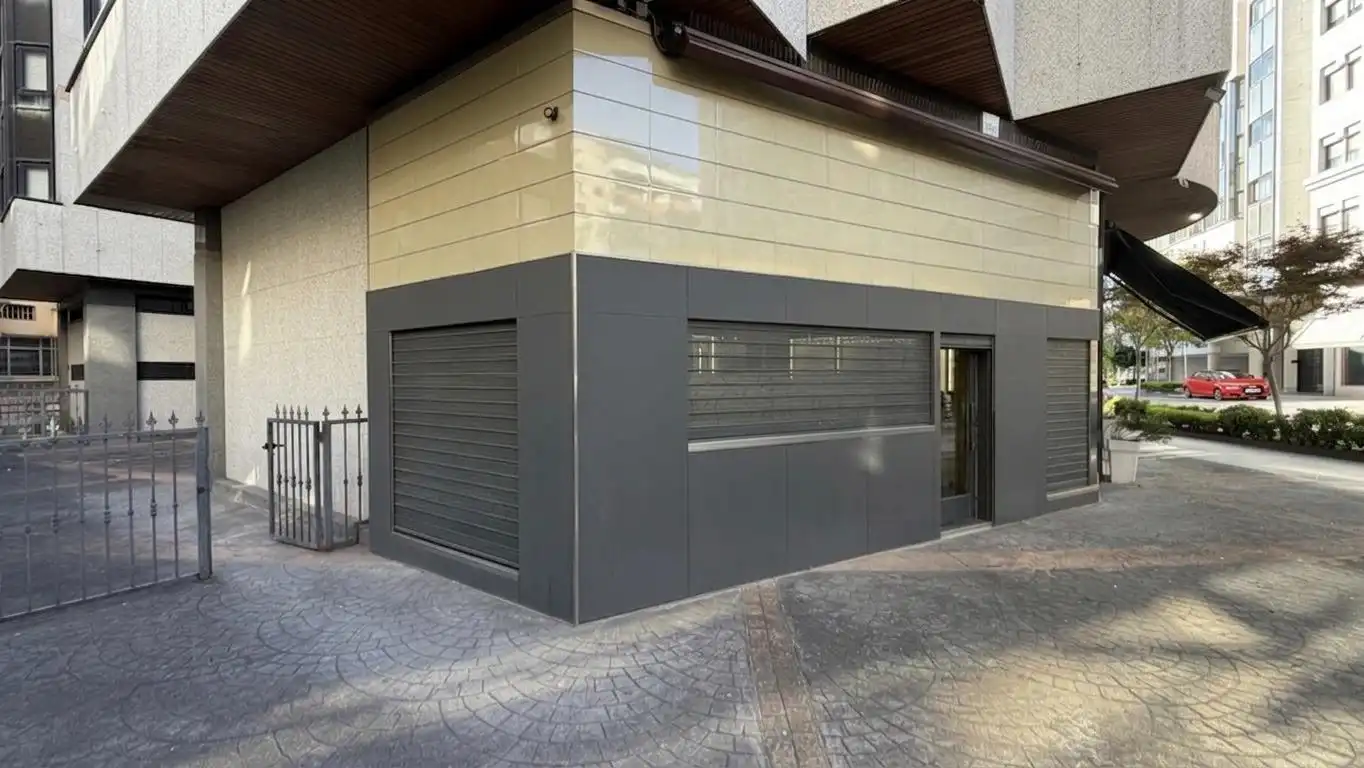 Local comercial en venta en Calle Calle Álvaro Cunqueiro, imagen 17
