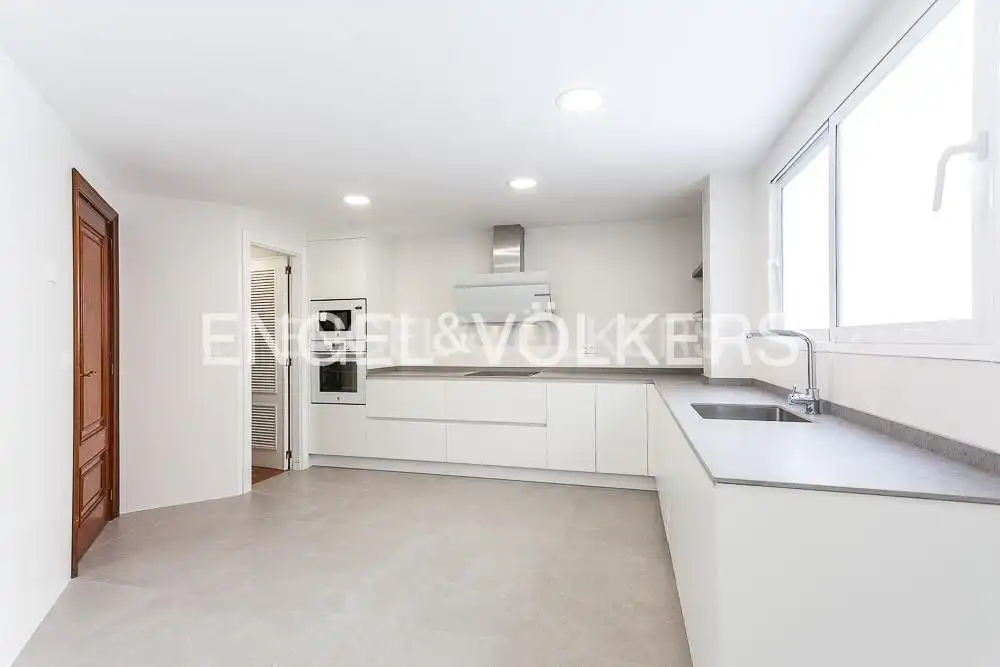 Kitchen of Flat for rent in El Pla del Real
