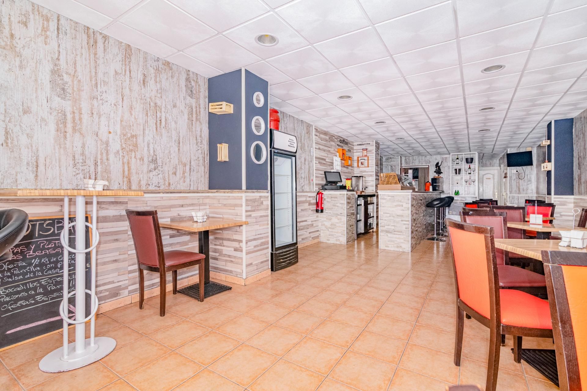 Premises for sale in  Granada Capital  with Air Conditioner