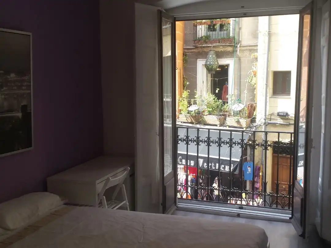 Appartamento con ascensore in affitto a calle imperial 7