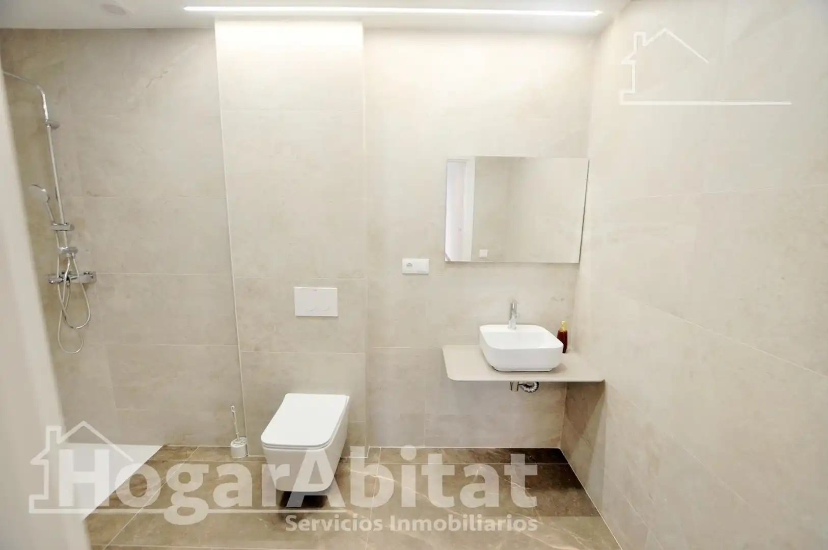 Bathroom of Flat for sale in Valencia  with Air Conditioner
