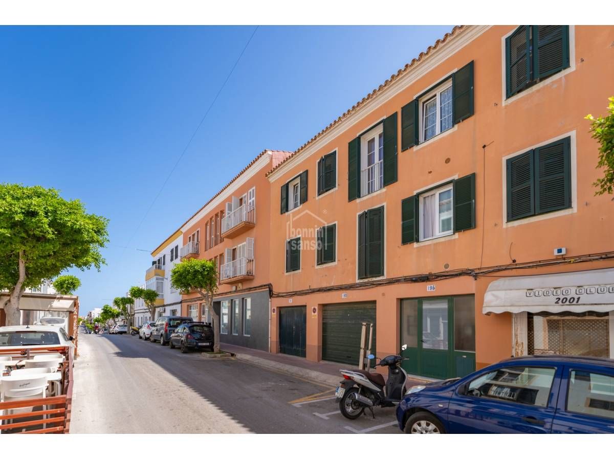 Vista exterior de Apartament en venda en Es Castell amb Calefacció