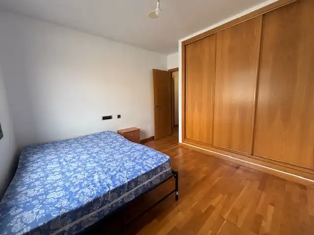 Habitación de Apartamento de alquiler en Narón con Calefacción, Parquet y Trastero