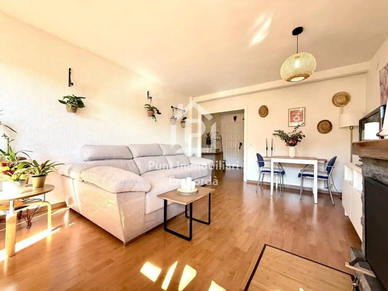 Außenansicht von Wohnung zum Verkauf in Figueres mit Klimaanlage, Heizung und Parkett