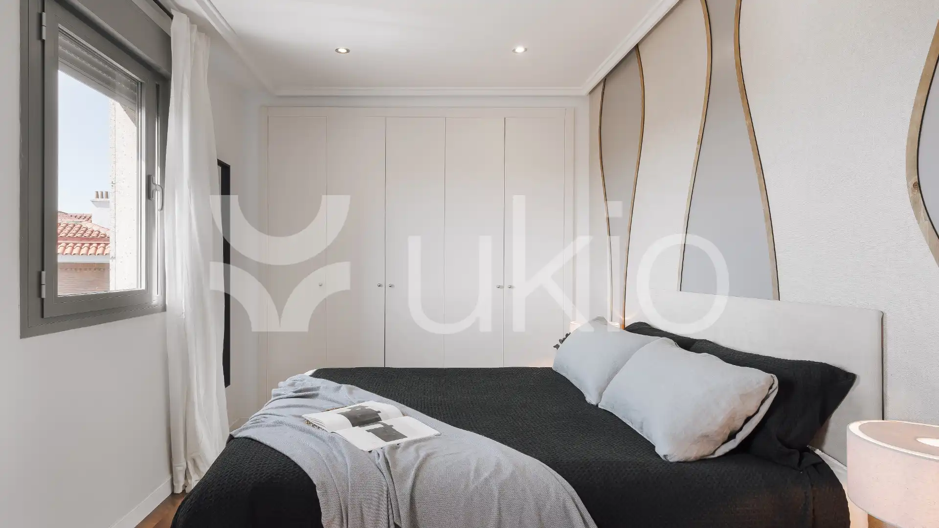 Dormitori de Apartament de lloguer en  Madrid Capital amb Aire condicionat, Calefacció i Moblat