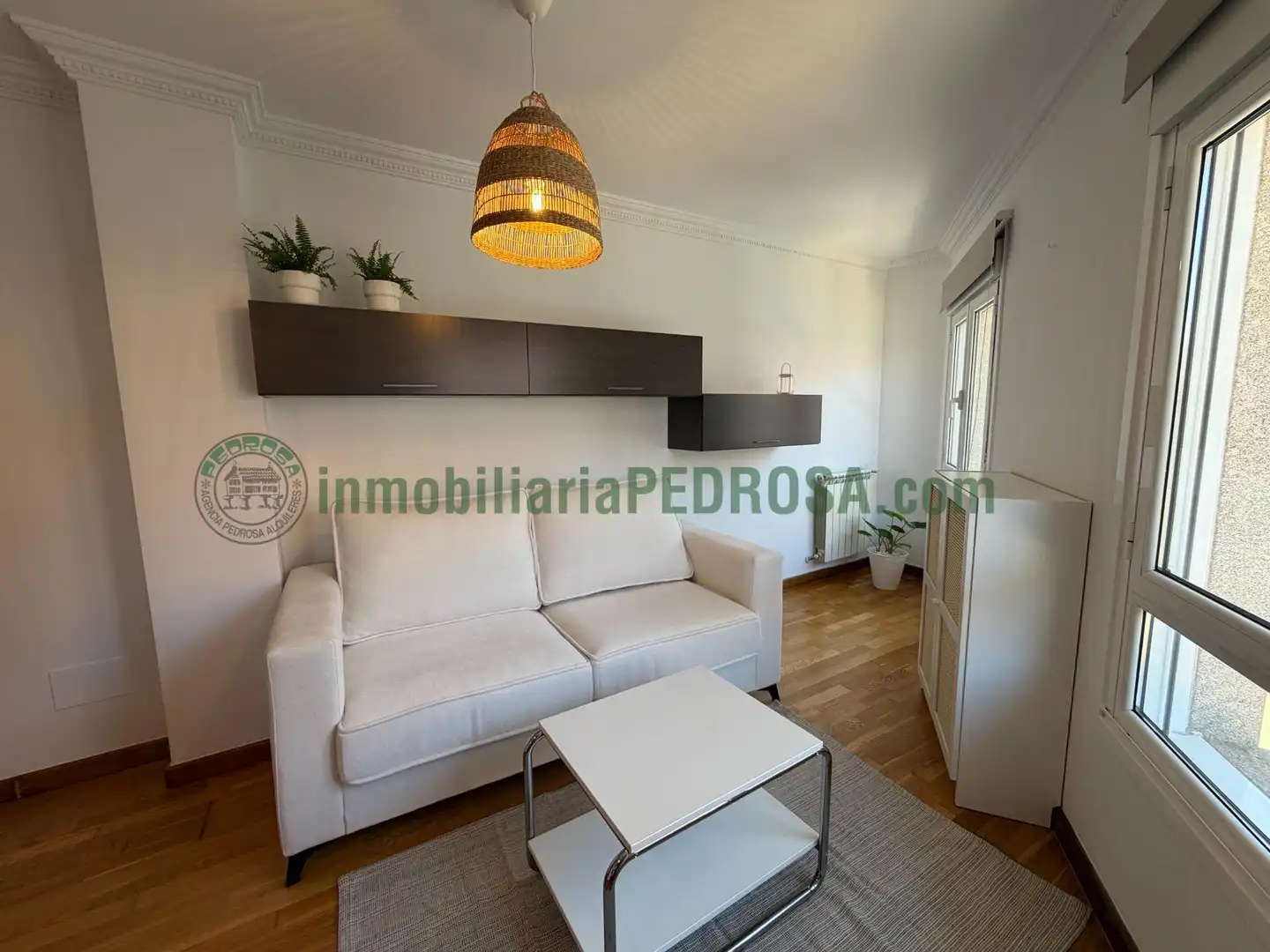 Wohnzimmer von Wohnungen zur Miete in Poio mit Heizung, Abstellraum und Möbliert