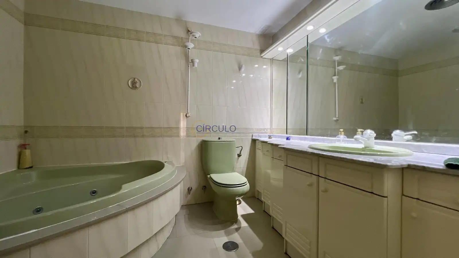 Baño de Piso en venta en Lorca con Aire acondicionado, Terraza y Amueblado