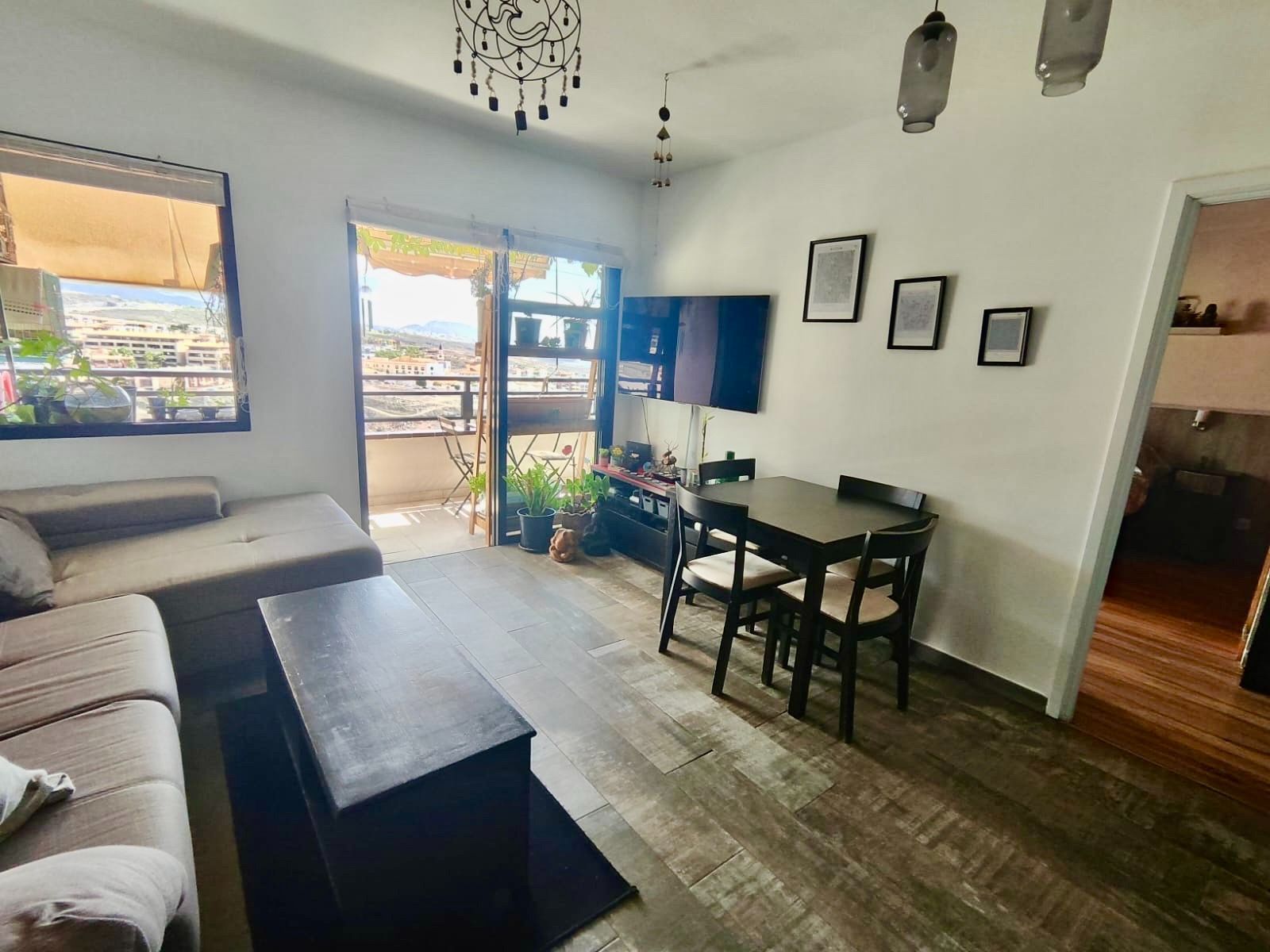 Vista exterior de Apartament en venda en Adeje amb Moblat i Piscina comunitària