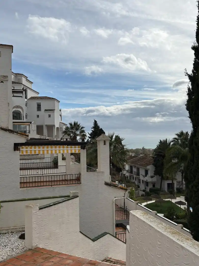 Vista exterior de Dúplex en venda en Mijas amb Calefacció, Terrassa i Piscina comunitària