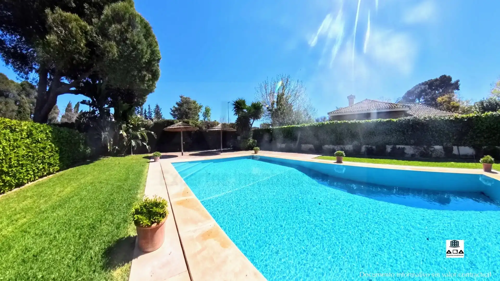 Piscina de Casa o xalet en venda en Jerez de la Frontera amb Aire condicionat, Calefacció i Jardí privat