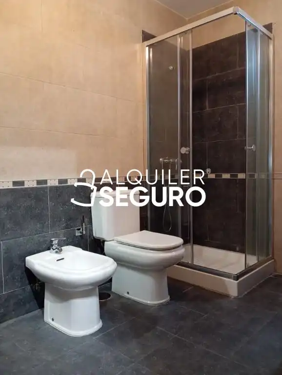 Baño de Piso de alquiler en Telde con Trastero y Amueblado