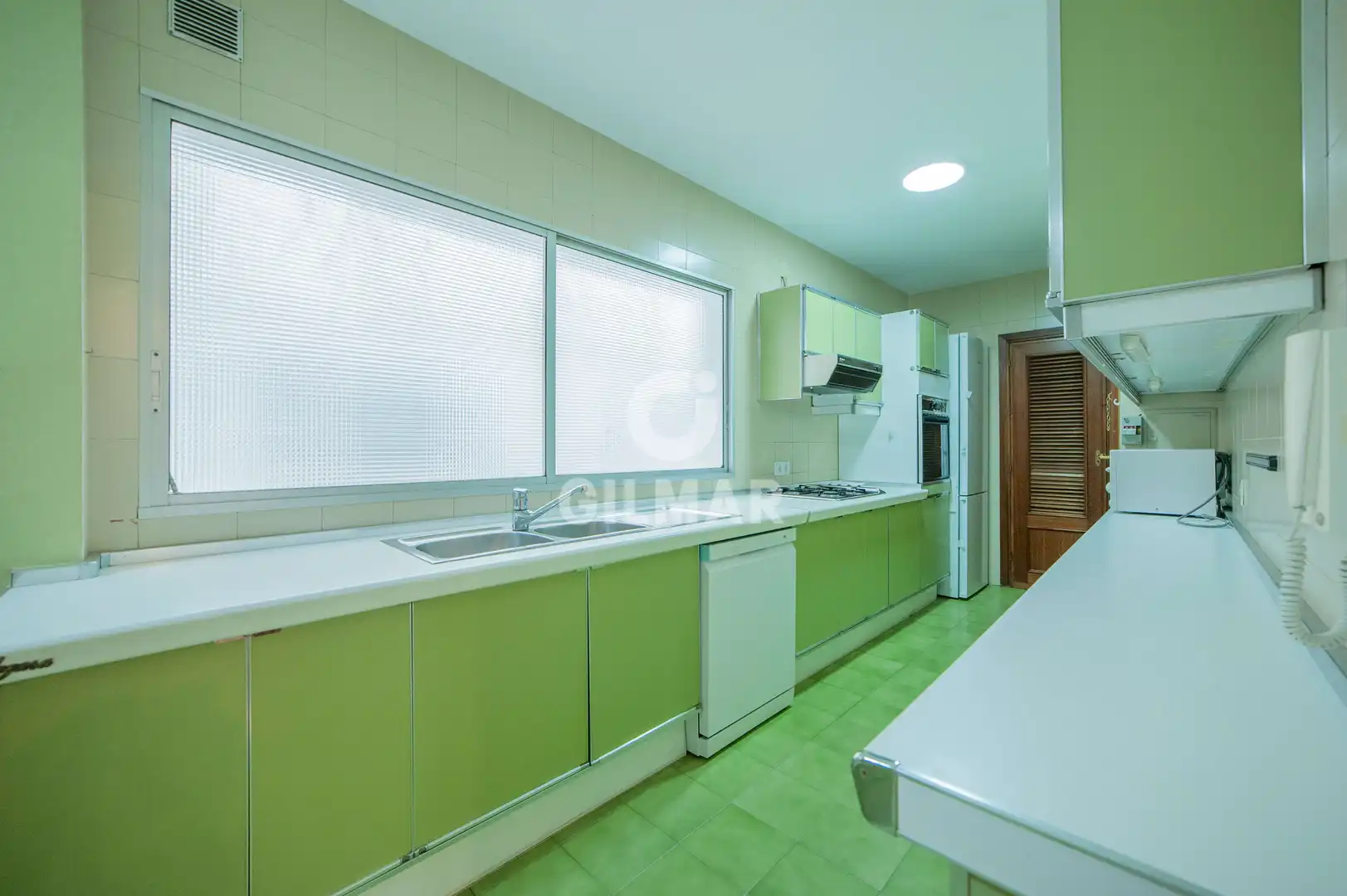 Cocina de Piso de alquiler en Sevilla con Calefacción y Balcón
