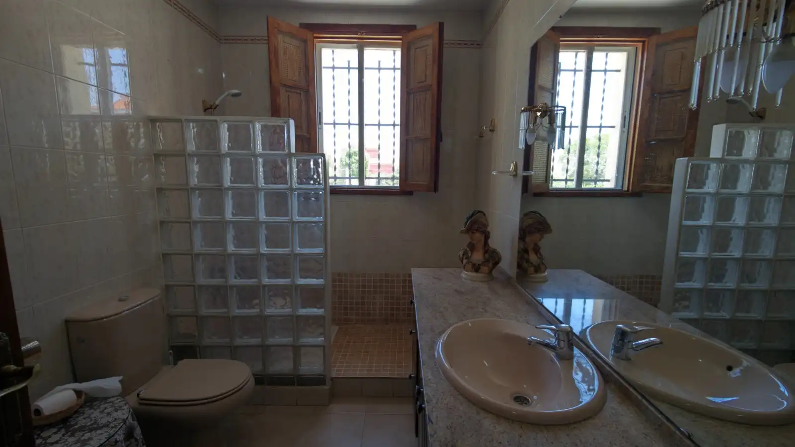 Bany de Casa o xalet en venda en La Zubia amb Aire condicionat, Jardí privat i Traster