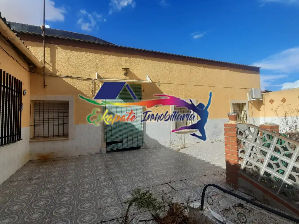 Casa en venta en Avenida de la Paz 80, imagen 2