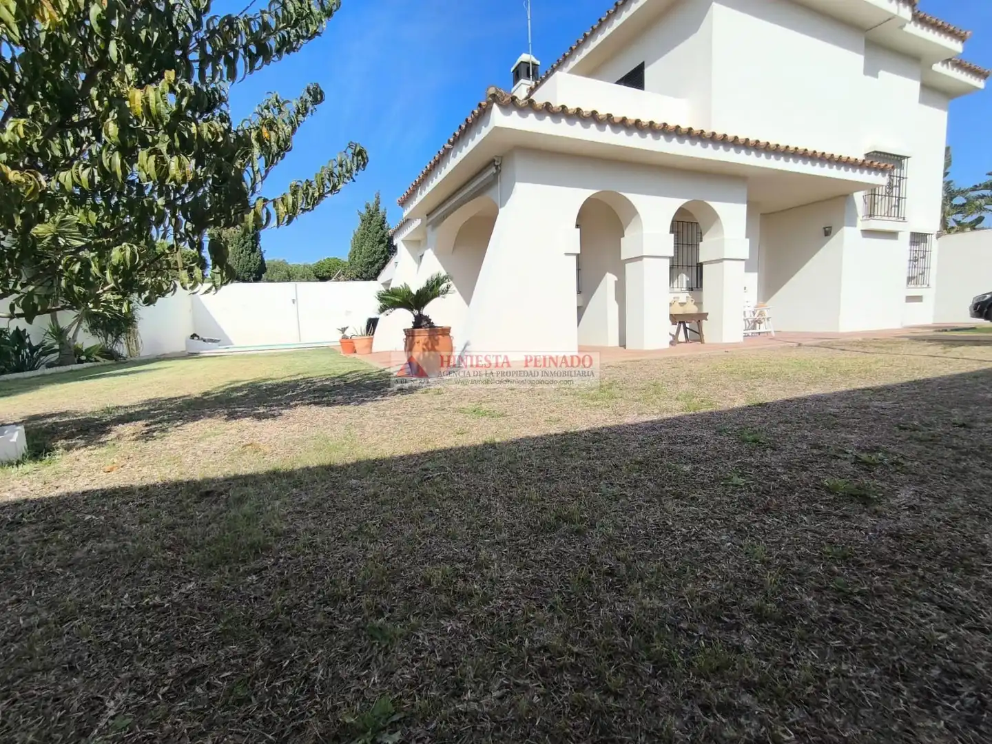 Chalet con piscina en venta en Valdelagrana, imagen 4