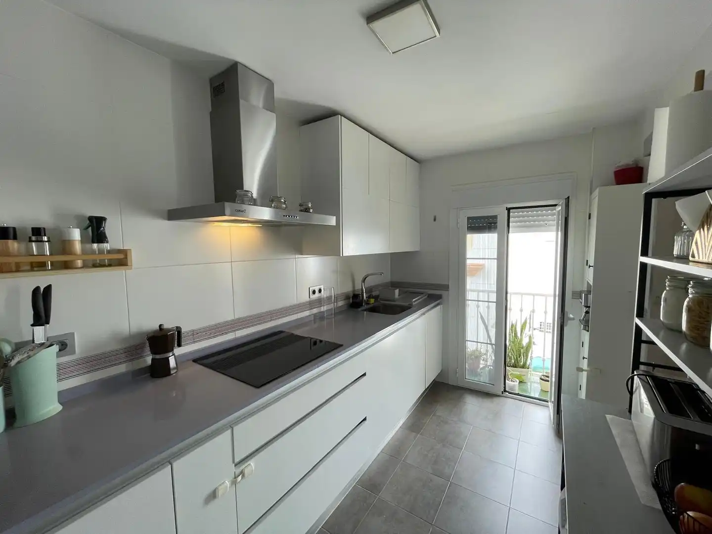 Küche von Wohnung zum Verkauf in San Fernando mit Klimaanlage und Balkon