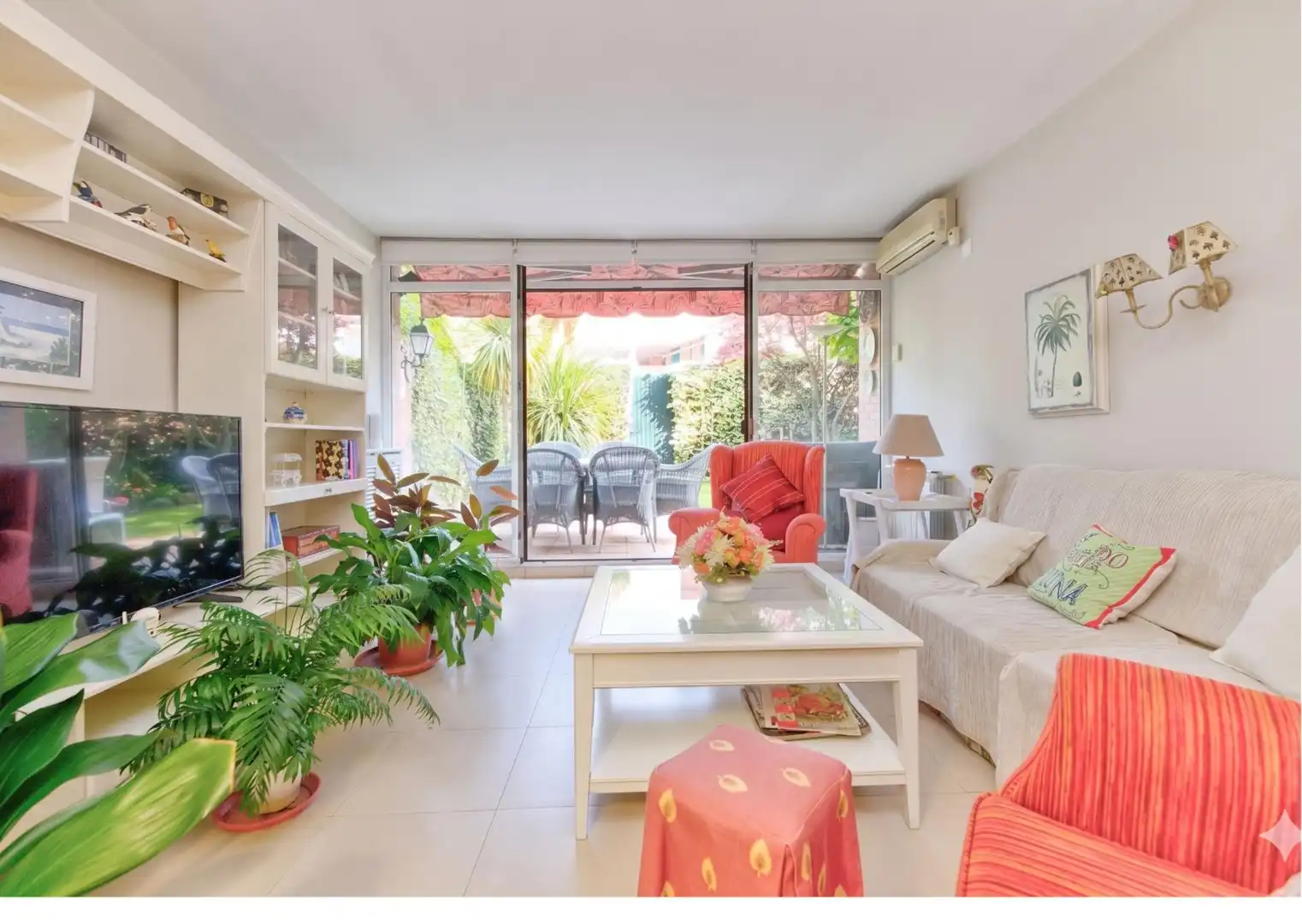Wohnzimmer von Wohnung zum Verkauf in Las Rozas de Madrid mit Klimaanlage, Heizung und Privatgarten