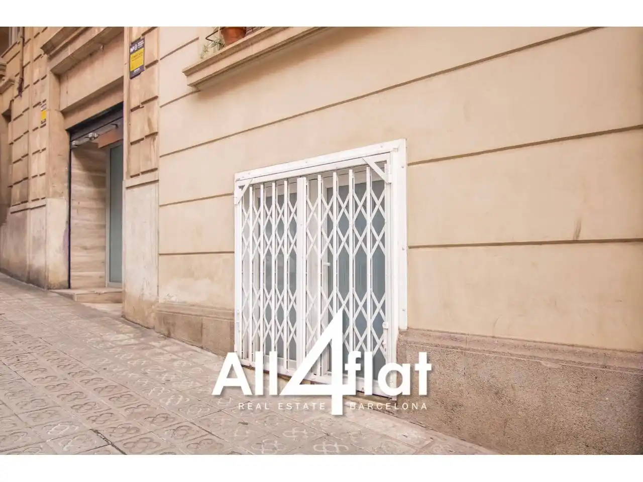 Exterior view of Premises for sale in  Barcelona Capital