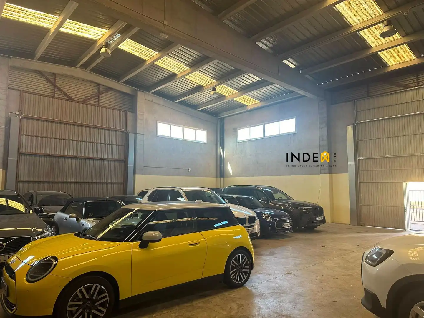 Parkplatz von Fabrikhallen zur Miete in Vilanova i la Geltrú