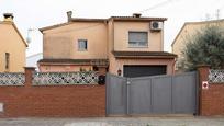 Vista exterior de Casa o xalet en venda en Parets del Vallès amb Aire condicionat