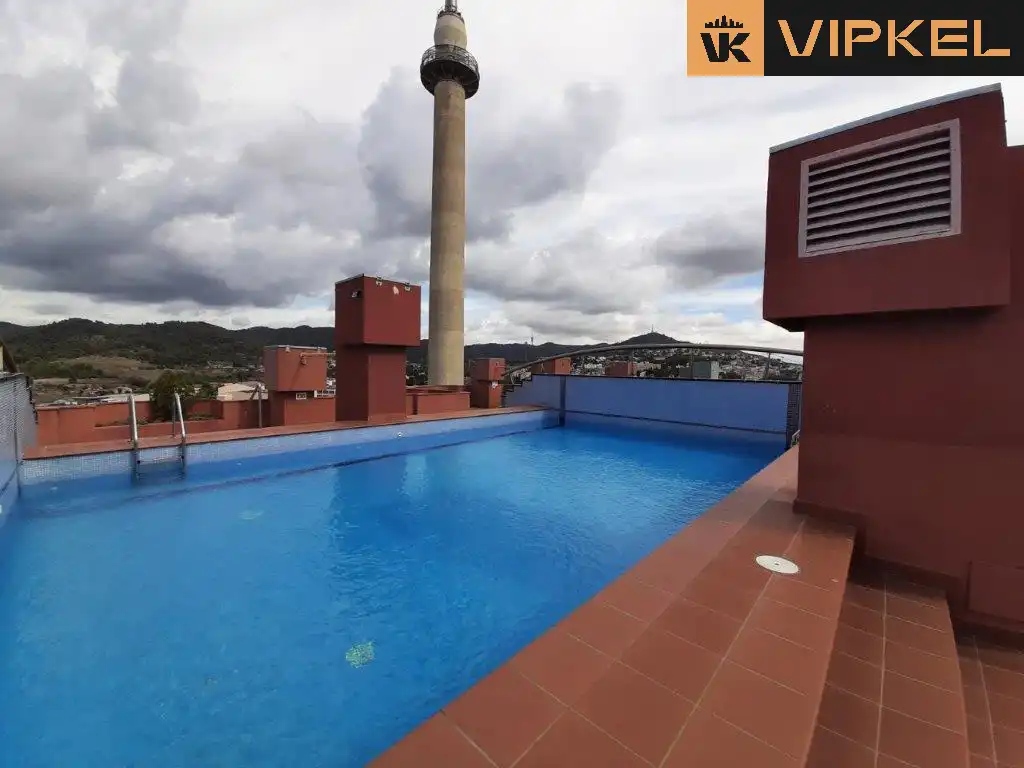 Piscina de Pis en venda en Sant Just Desvern amb Moblat, Rentadora i Microones