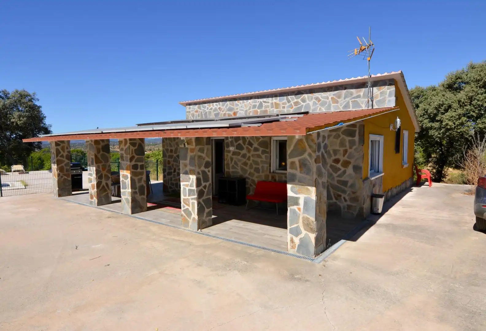 Casa rústica amb piscina en venda a Camino Almorox